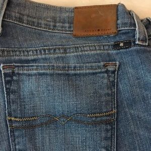 Lucky Brand Charlie skinny jeans. P1233